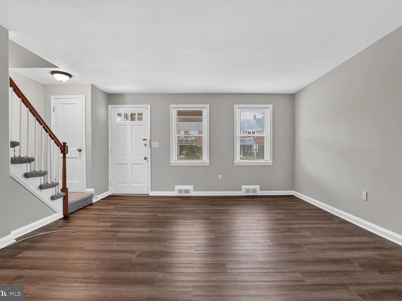 3 bed, 1.5 bath, 1516 sqft, $2,100 — Photo 2