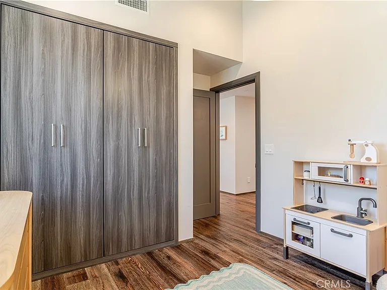 2707 Rockefeller Ln #B — Photo 23