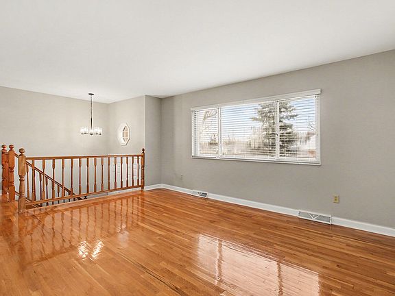 4th image of 3243 Crestline Dr