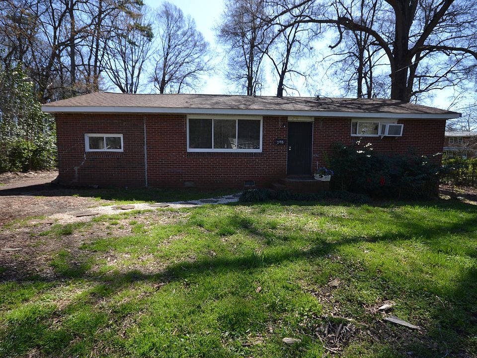 Cute brick ranch on large lot in convenient Graham Heights