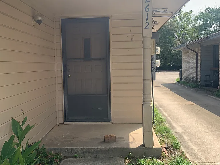 2612 Bolivar St — Photo 2