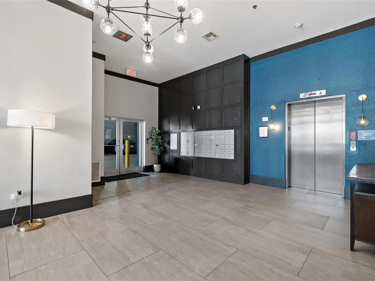 2 bed, 2.0 bath, 1325 sqft, $2,295 — Photo 4