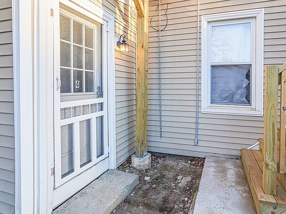 3rd image of 62 Willow Rd #64