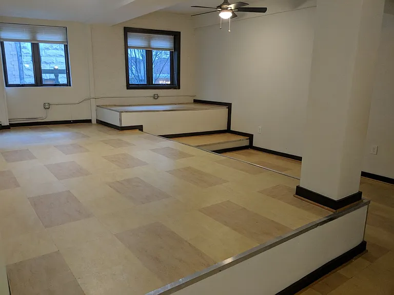 110 Campbell Ave SW — Photo 2