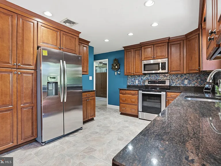 2329 Coles Blvd — Photo 17