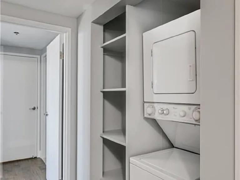 250 E Harbortown Dr — Photo 24