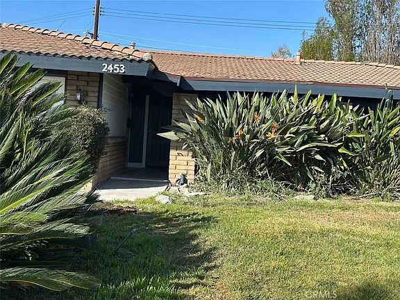 4th image of 2453 Fullerton Rd