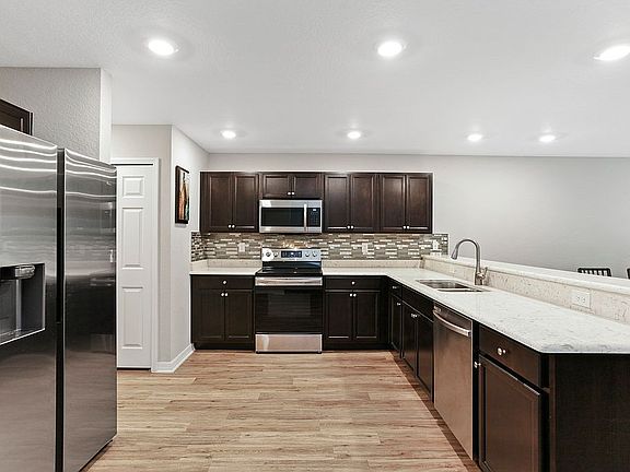 4th image of 3002 Fieldwood Cir