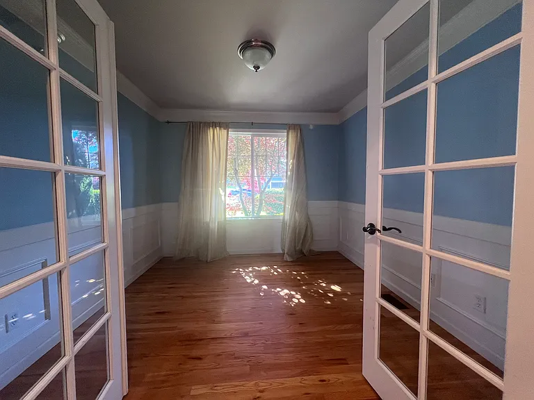 Main floor - bonus room