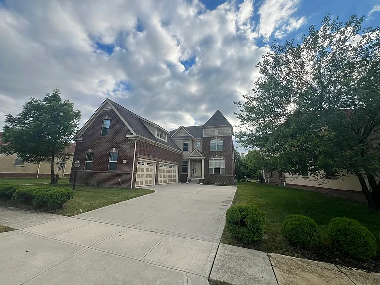 8043 Oak Meadow Dr — Photo 6