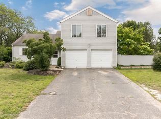 1077 Hazelwood Rd, Toms River, NJ 08753