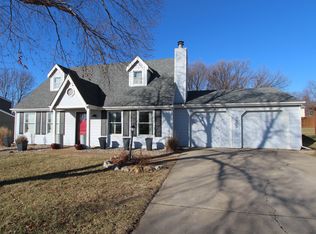 3612 Lakecrest Ct, Lawrence, KS 66049