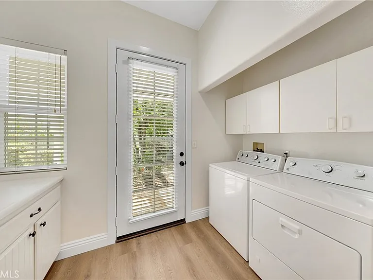 2 Gardengate Ln — Photo 25