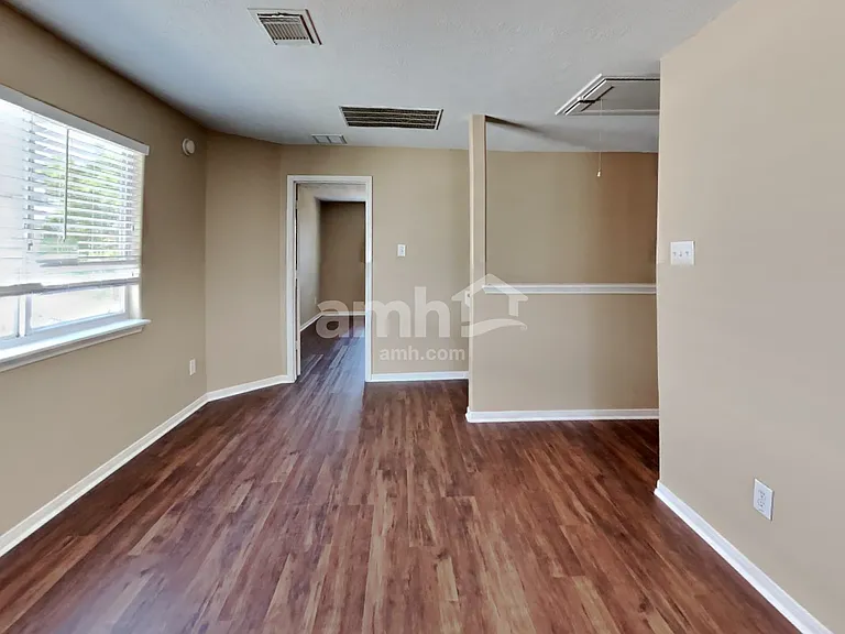 5215 Lavender Ln — Photo 9