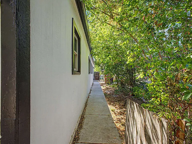 2910 S Delaware St — Photo 21