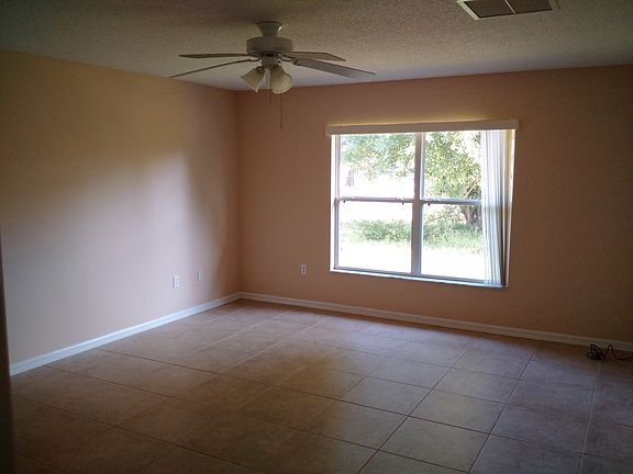 4th image of 392 SW Duval Ave
