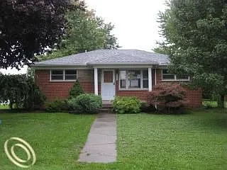 13719 Flanders St photo 1
