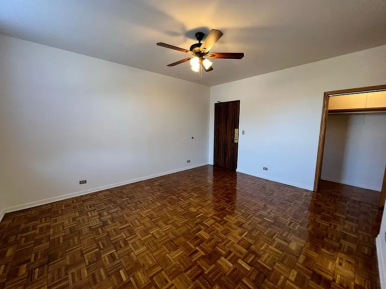 620 W Belmont — Photo 22