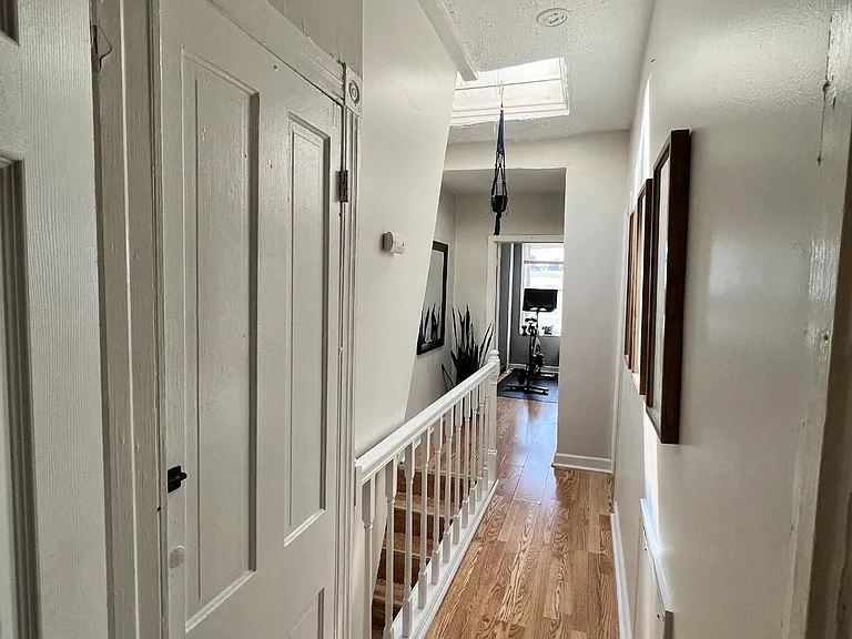 136 N Curley St — Photo 11