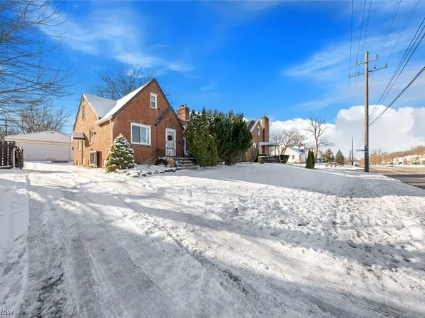 9227 Snow Rd, Parma Heights, OH 44130