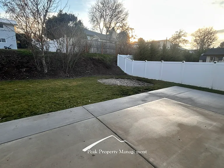 2070 Kelly Dr — Photo 18