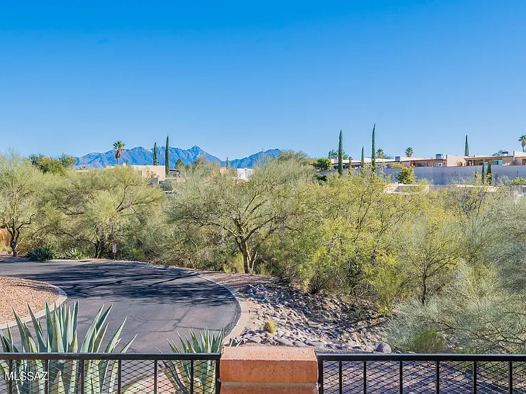2521 S Calle Del Dante — Photo 20