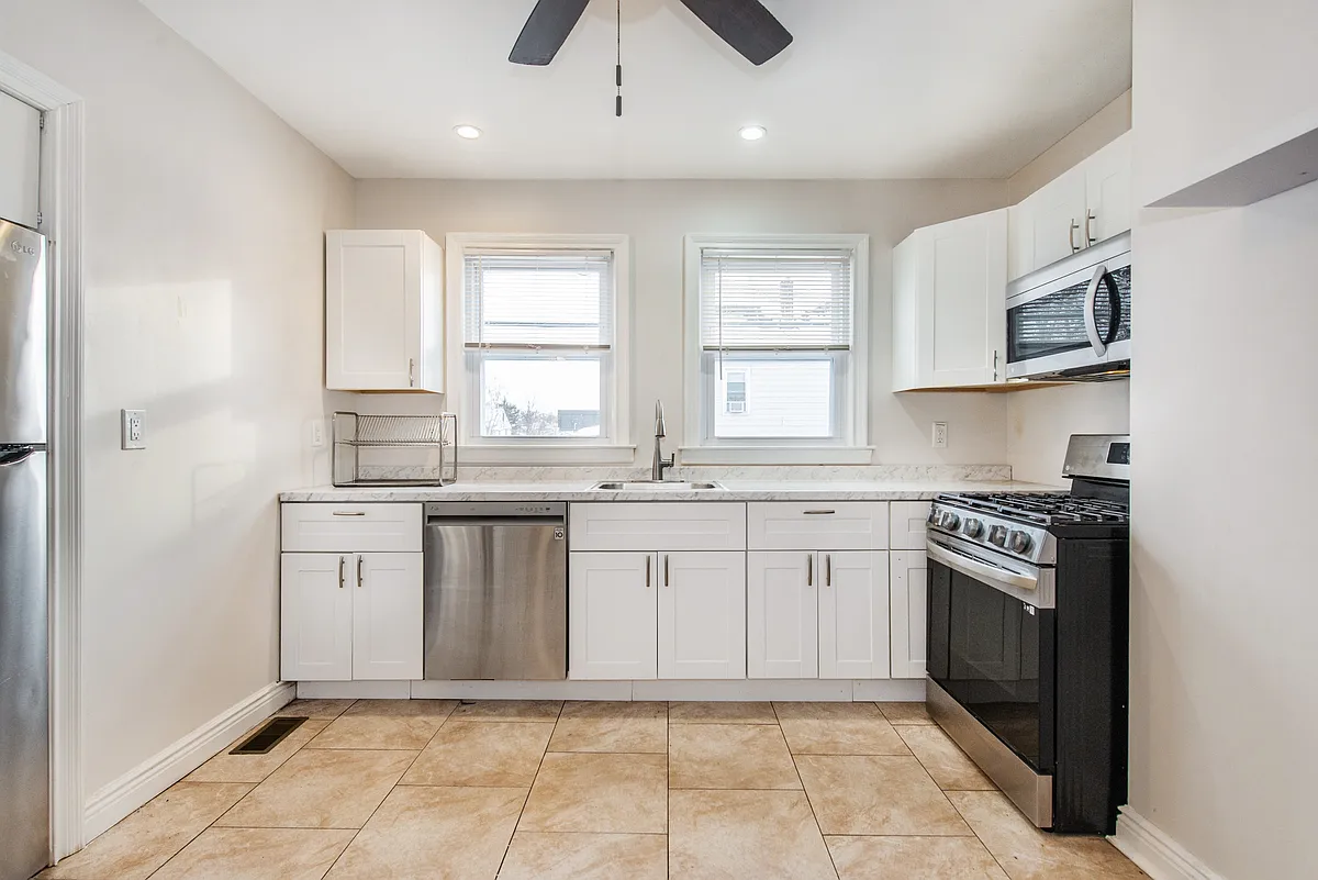 Building Photo - 47 Lincoln Ave #1A
