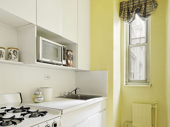 3rd image of 220 Madison Ave APT 14L