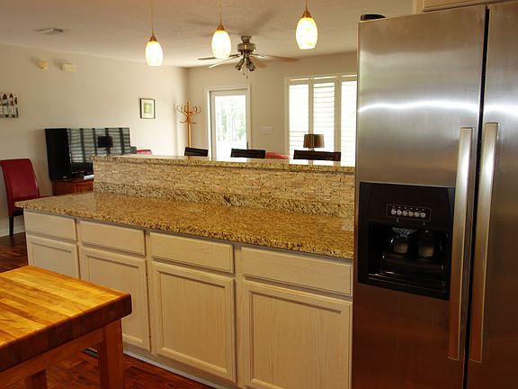 5th image of 564 W Bayshore Dr