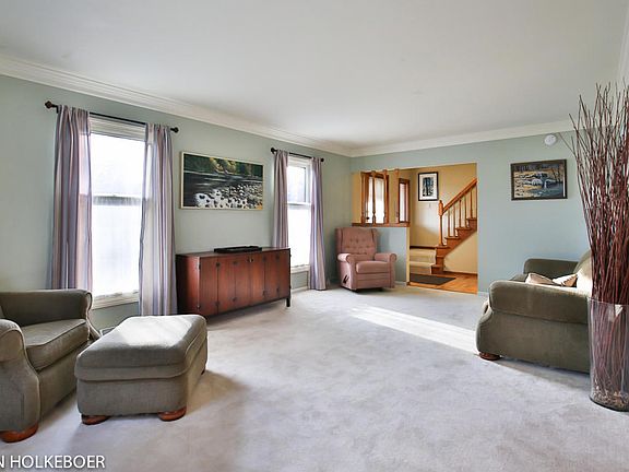 2nd image of 4100 Weymouth Dr SE