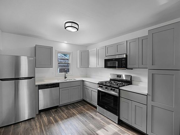 3rd image of 183 Campbell St APT 200