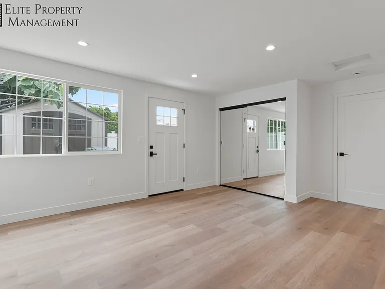 6418 Paramount Blvd #1/2 — Photo 25