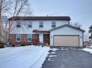 590 Kathleen St, Gilberts, IL 60136