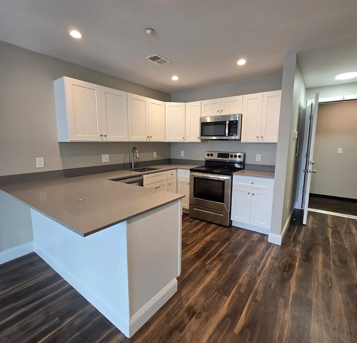 4 bed, 1.5 bath, 1100 sqft, $3,450 — Photo 1