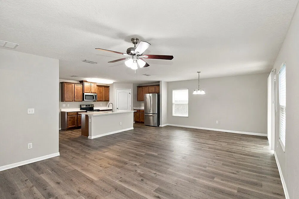 4 bed, 2.0 bath, 1705 sqft, $1,955 — Photo 2