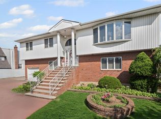 257 Franklin St, Elmont, NY 11003