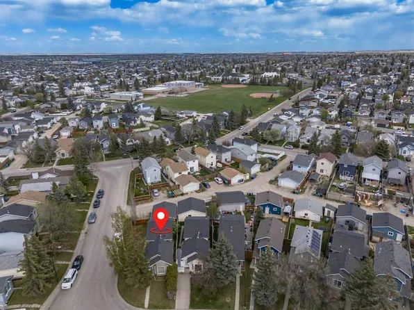 18 SE Martinview Cres NE, Calgary, AB T3J 2S2