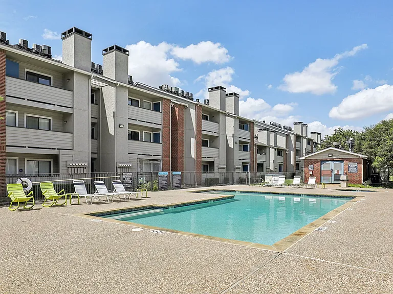 Claro Court Apartments — Photo 4