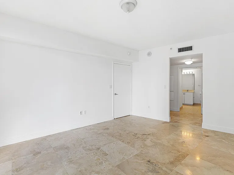 1750 N Bayshore Dr #2409 — Photo 13