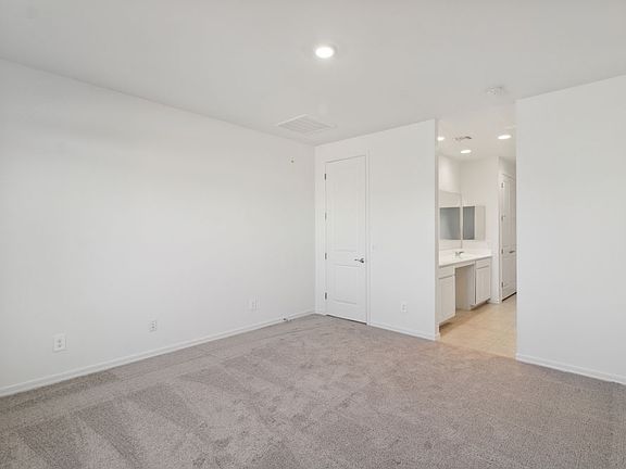 Amarillo Creek - Iris Interior Image 5