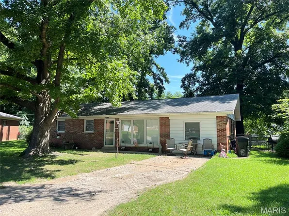 8 Grace Ct, Belleville, IL 62226