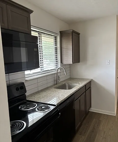 1165 Mount Rushmore Way #B — Photo 4