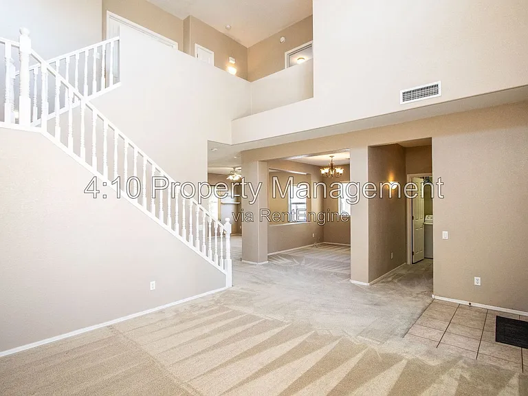 951 E Bellerive Pl — Photo 4