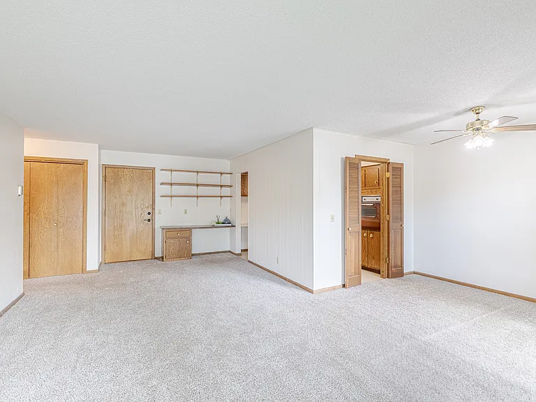 Wayzata Woods — Photo 44
