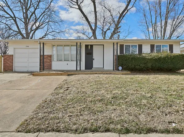 1940 Mullanphy Ln, Florissant, MO 63031