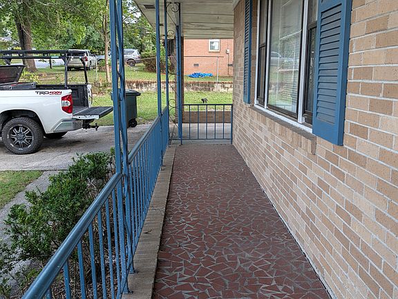 5th image of 830 Armour St