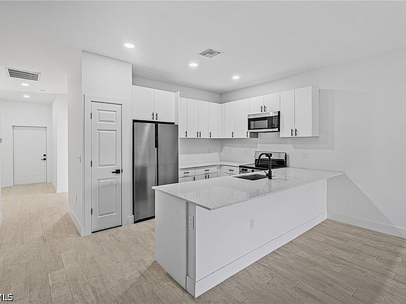3rd image of 2220 Kenneth Ave S