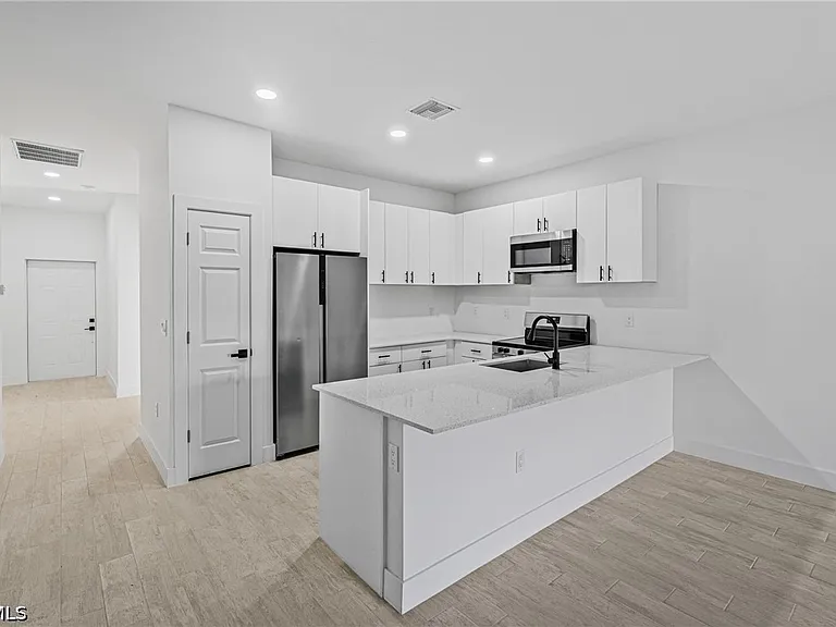 2220 Kenneth Ave S — Photo 3