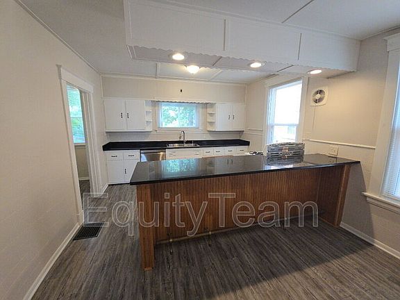 4th image of 1716 Cedar Ave