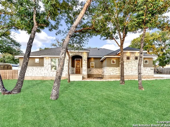 105 ARCHER RIDGE DR, La Vernia, TX 78121